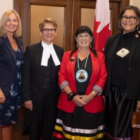 2 new independent senators sworn in
