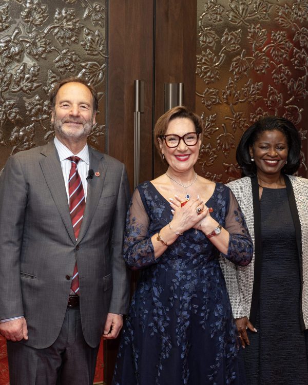 8 new independent senators sworn in