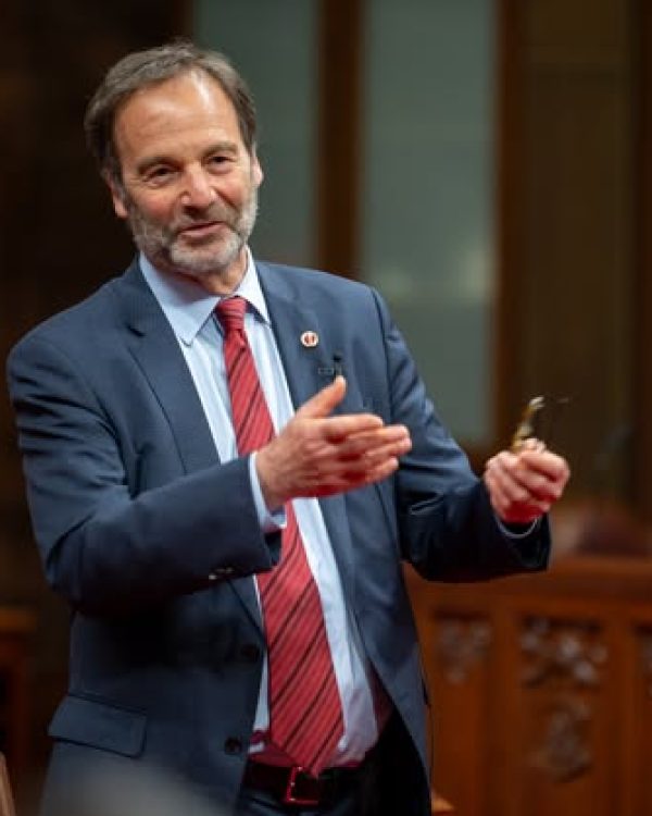 Senator Gold bids farewell to the Senate